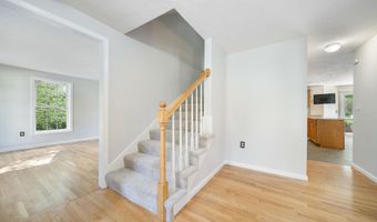 95 Lady Slipper Ln, Chester, NH 03036