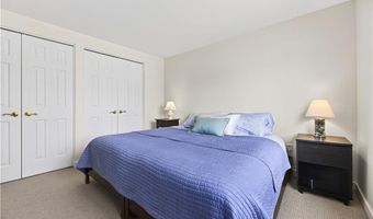 2 Martingale Ln, Narragansett, RI 02882
