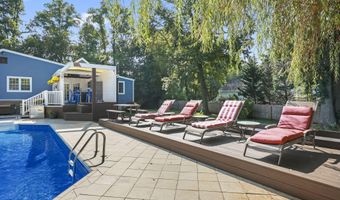 28 W Park Ave, Belford, NJ 07718