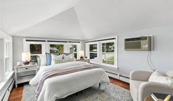 32 King Philip Ave, Barrington, RI 02806