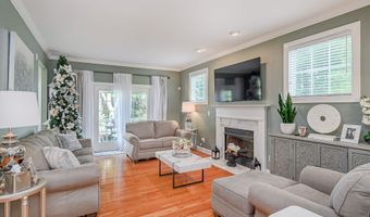 73 Lawrence Ave 73, Danbury, CT 06810