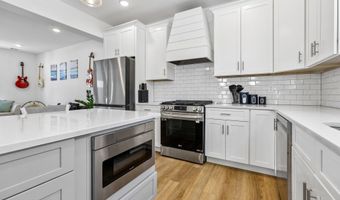 1 Melinda Ct, Bayville, NJ 08721