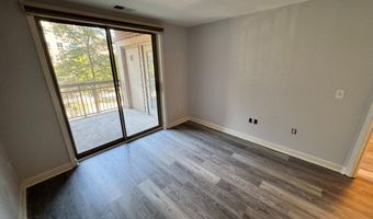 901 N MONROE St 313, Arlington, VA 22201