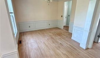125 Goldenrod Dr, Middletown, RI 02842