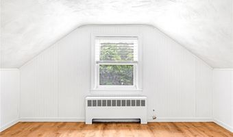33 Upland Way, Barrington, RI 02806