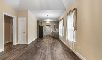 13 Douglas St, Athens, TN 37303