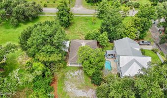 103 Oak Dr, Bay St. Louis, MS 39520