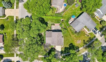 3051 N Huntington Dr, Arlington Heights, IL 60004