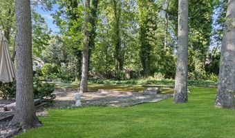 687 Hopping Rd, Belford, NJ 07718