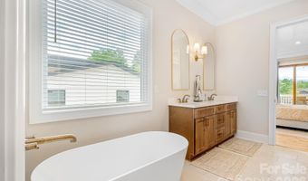 2800 Hilliard Dr, Charlotte, NC 28205