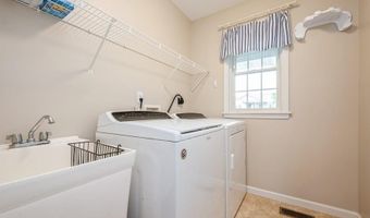 211 Thompson Dr, Atkins, IA 52206