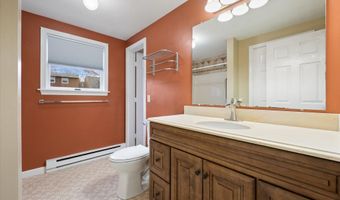 22 Cortland Cir, Bangor, ME 04401