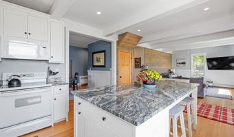 10 Wharf Rd, Center Harbor, NH 03226