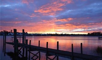 11 Mathewson Rd, Barrington, RI 02806