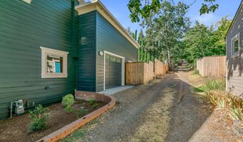 117 High St, Ashland, OR 97520