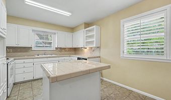 345 Lakeside Dr, Altus, OK 73521