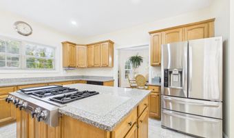7801 RIDGEWOOD Dr, Annandale, VA 22003