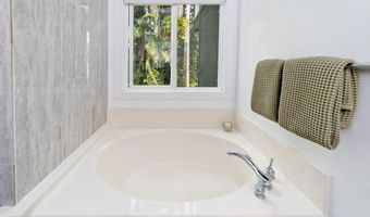 98 KAIWIKI Rd, Hilo, HI 96720