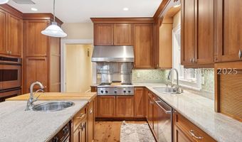 46 Hawthorne Rd, Bluffton, SC 29910