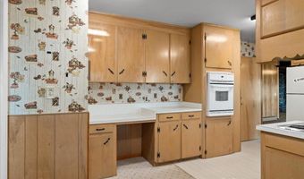 826 SKYLINE Dr, Cheyenne, WY 82009