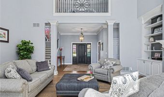 560 Club Dr, Aurora, OH 44202