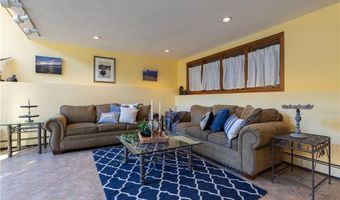 8 Robin Dr, North Kingstown, RI 02852