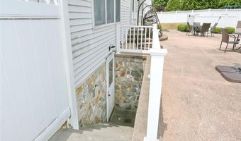 6 Margo Ct, Airmont, NY 10901