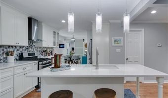 813 Lakeshore Dr, Berkeley Lake, GA 30096