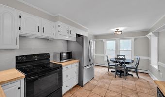 33 S 11TH St, Akron, PA 17501