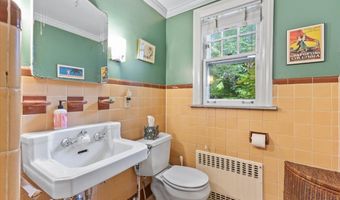 73 Oakwood St, Albany, NY 12208