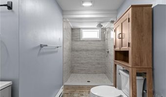 132 Maple Ave, Middletown, RI 02842