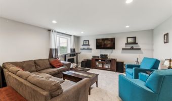 1819 8th Ave SE, Altoona, IA 50009