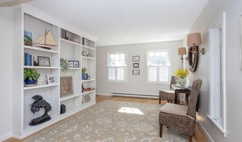 8 Key Ct, Newport, RI 02840
