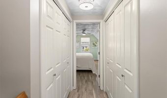 8 Mckay Ct, Warwick, RI 02889