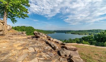 300 Eagle Point Dr, Albany, KY 42602