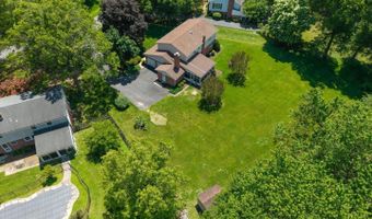 114 W SAVANNAH Dr, Bear, DE 19701