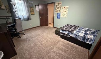 330 Fairview Dr, Aurora, NE 68818