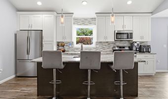32 Edison St, Bayville, NJ 08721