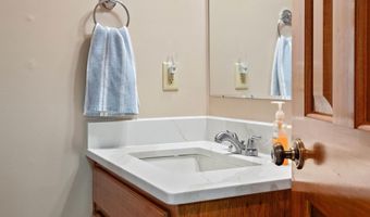 1908 Bent Tree Ct, Auburn, IN 46706