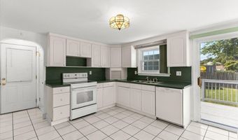 16 Kingsford Ave, East Providence, RI 02915