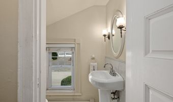 177 Main St A, Amesbury, MA 01913