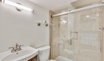 8908 GRANT St, Bethesda, MD 20817