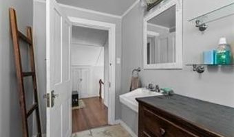 14 Dearborn St, Newport, RI 02840