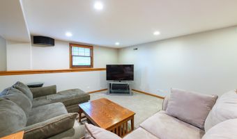 3025 Woods Creek Ln, Algonquin, IL 60102