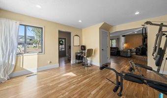 600 S 3rd St, Beresford, SD 57004