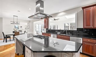 30 Lenihan Ln, East Greenwich, RI 02818