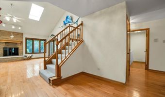 2143 N Juniper Ln, Arlington Heights, IL 60004
