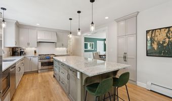 4 Victoria Ln, Falmouth, ME 04105