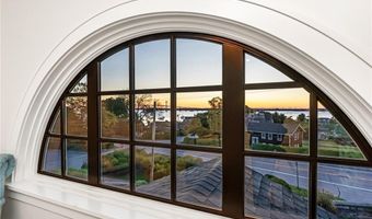 30 Walcott Ave, Jamestown, RI 02835
