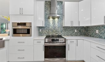 420 CEDAR FALLS Dr, Apollo Beach, FL 33572